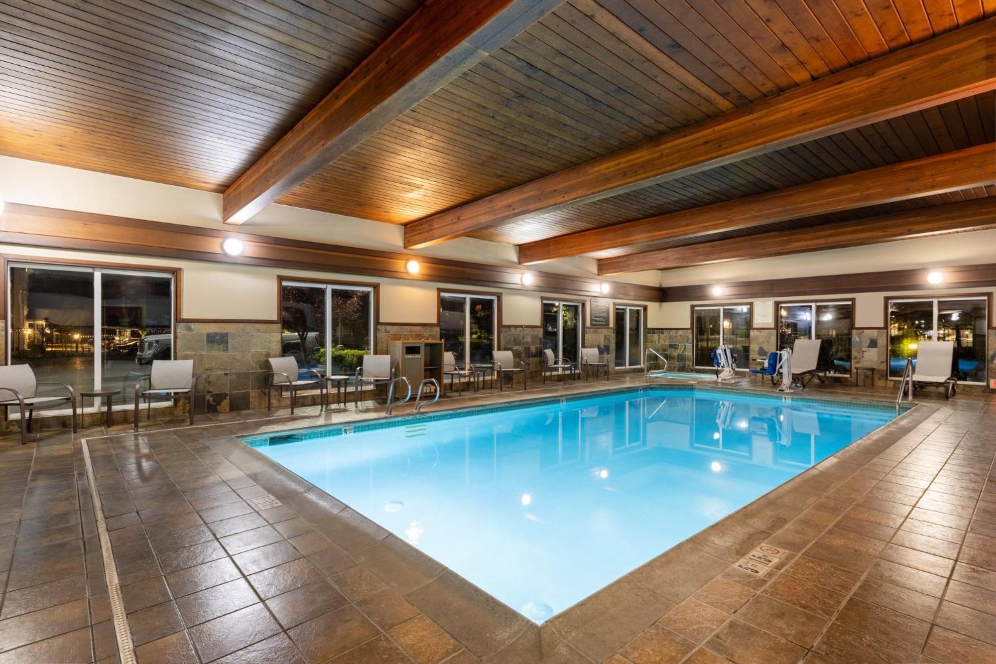 Holiday Inn Express Vancouver North By Ihg Dış mekan fotoğraf