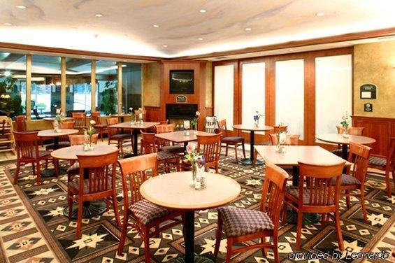 Holiday Inn Express Vancouver North By Ihg Restoran fotoğraf
