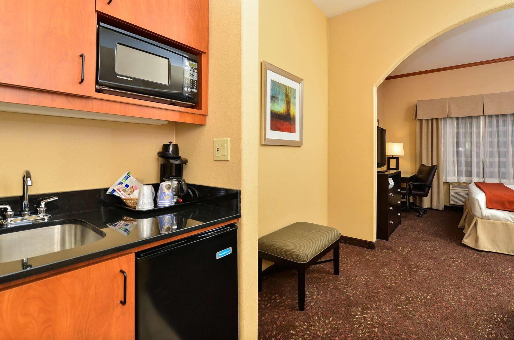 Holiday Inn Express Vancouver North By Ihg Dış mekan fotoğraf